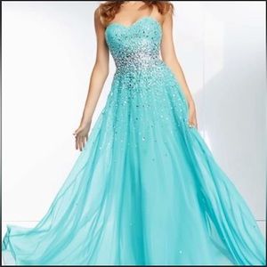 Mori Lee by Madeline Gardner Prom / Homecoming / Evening Strapless Dress in Mint